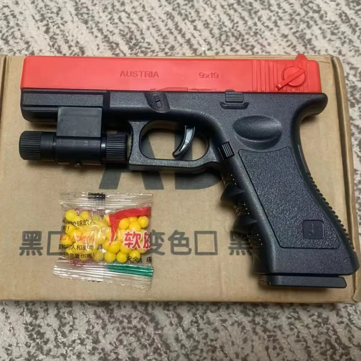 レーザー付き下部マガジンG17、手動装填おもちゃ銃、フォームソフト弾銃、CS屋外シューティングゲーム、子供と大人のための誕生日プレゼント