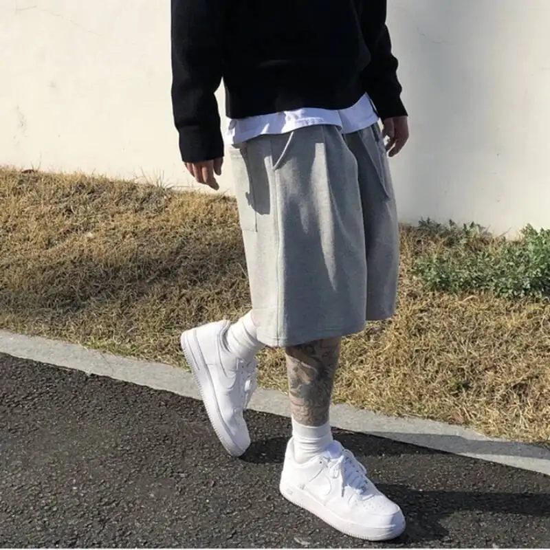 กางเกงขาสั้นผู้ชายสำหรับออกกำลังกายในฤดูร้อน สไตล์ลำลอง ฮิปฮอป เหมาะสำหรับเล่นกีฬา เพาะกาย ระบายอากาศได้ดี กางเกงขาสั้นทรงบอร์ดชอร์ต กางเกงวอร์ม