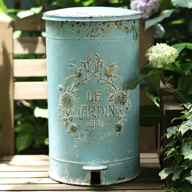 Retro Metal Round Trash Can 17 L Vintage Iron Trash Bin with Pedal Outdoor Waste Basket Creative Garden Decoration Antique