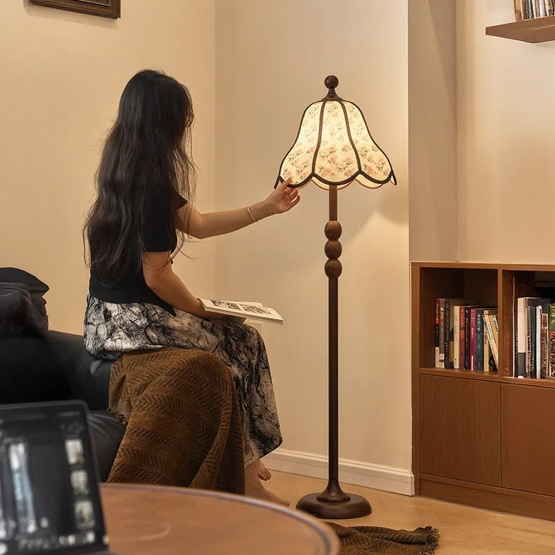 Medieval solid wood flower shadow floor lamp, retro Nanyang style bedroom atmosphere lamp in the study next to the sofa