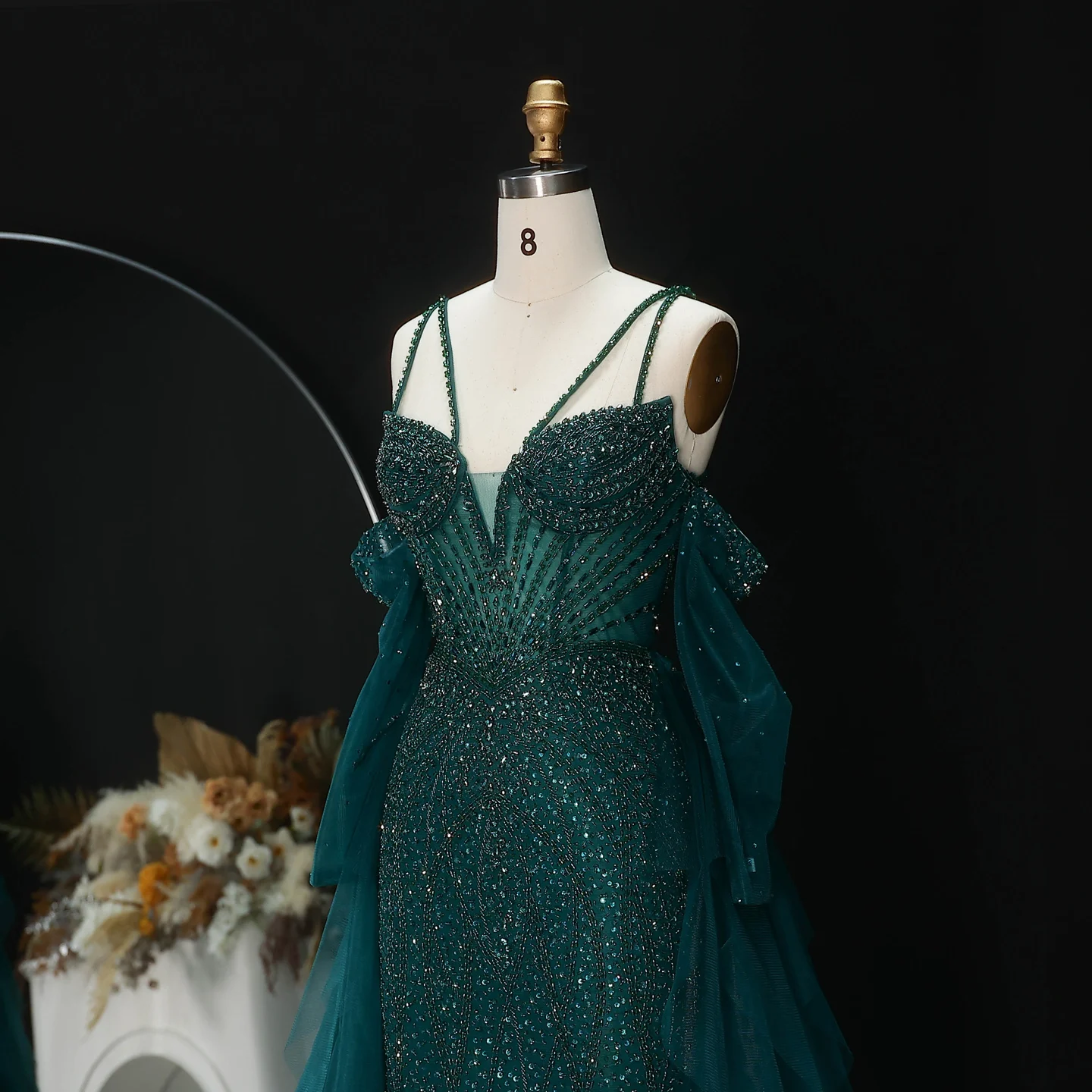 Sharon Said Dubai Grünes Abendkleid mit Spaghettiträgern, Perlen und Rüschenärmeln, formelles Ballkleid für Damen, SS123, maßgeschneidert – Detail 7