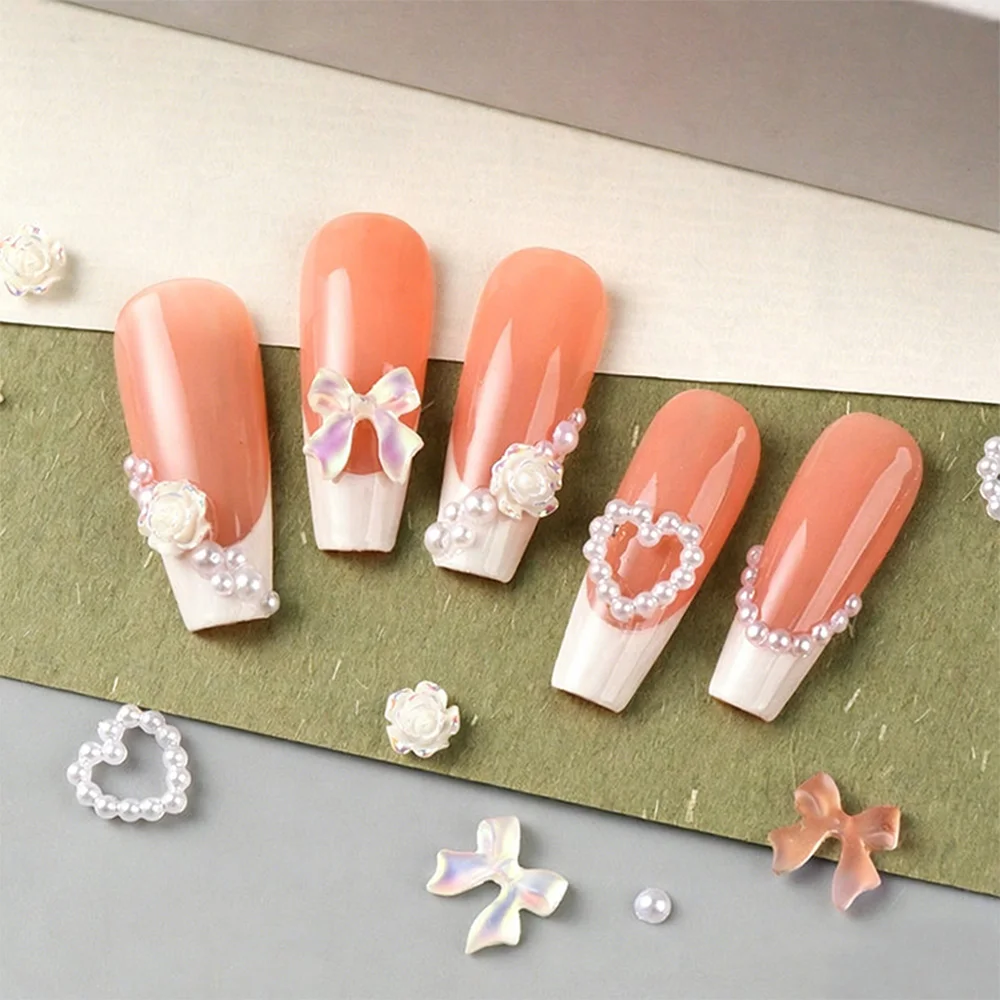 حقيبة واحدة من زينة الأظافر ثلاثية الأبعاد على شكل قلب مجوف مع نصف لؤلؤة مختلطة وعقدة شفافة من الراتنج، إكسسوارات أظافر لعيد الحب