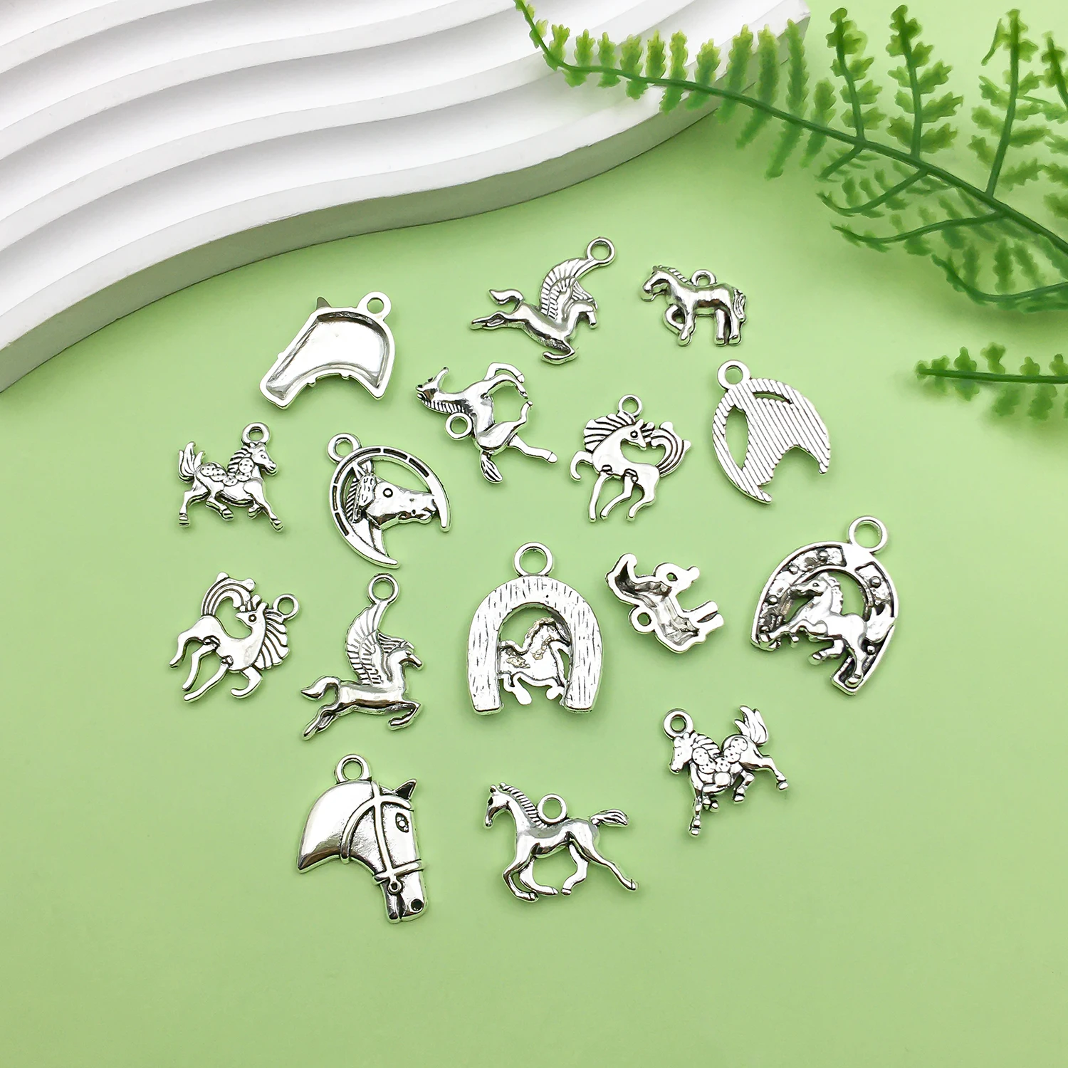 16/20pcs Antique Silvery Retro Horse Design Charms Alloy Metal Pendants For DIY Bracelet Necklace Jewelry Making Accessories