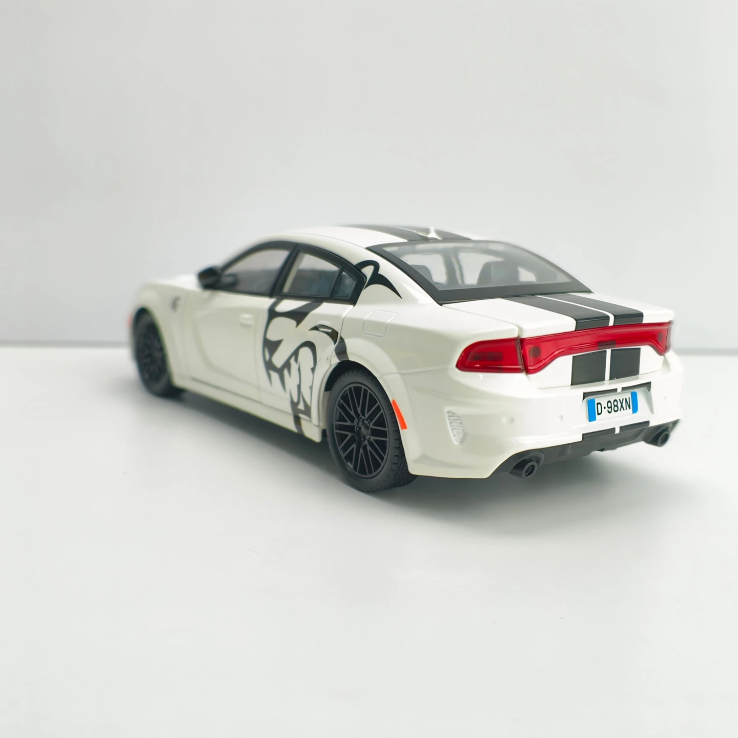 1: 24 simulation Dodge Hellcat SRT modified alloy car model, doors and engine hood, trunk can be opened with sound and light view 5