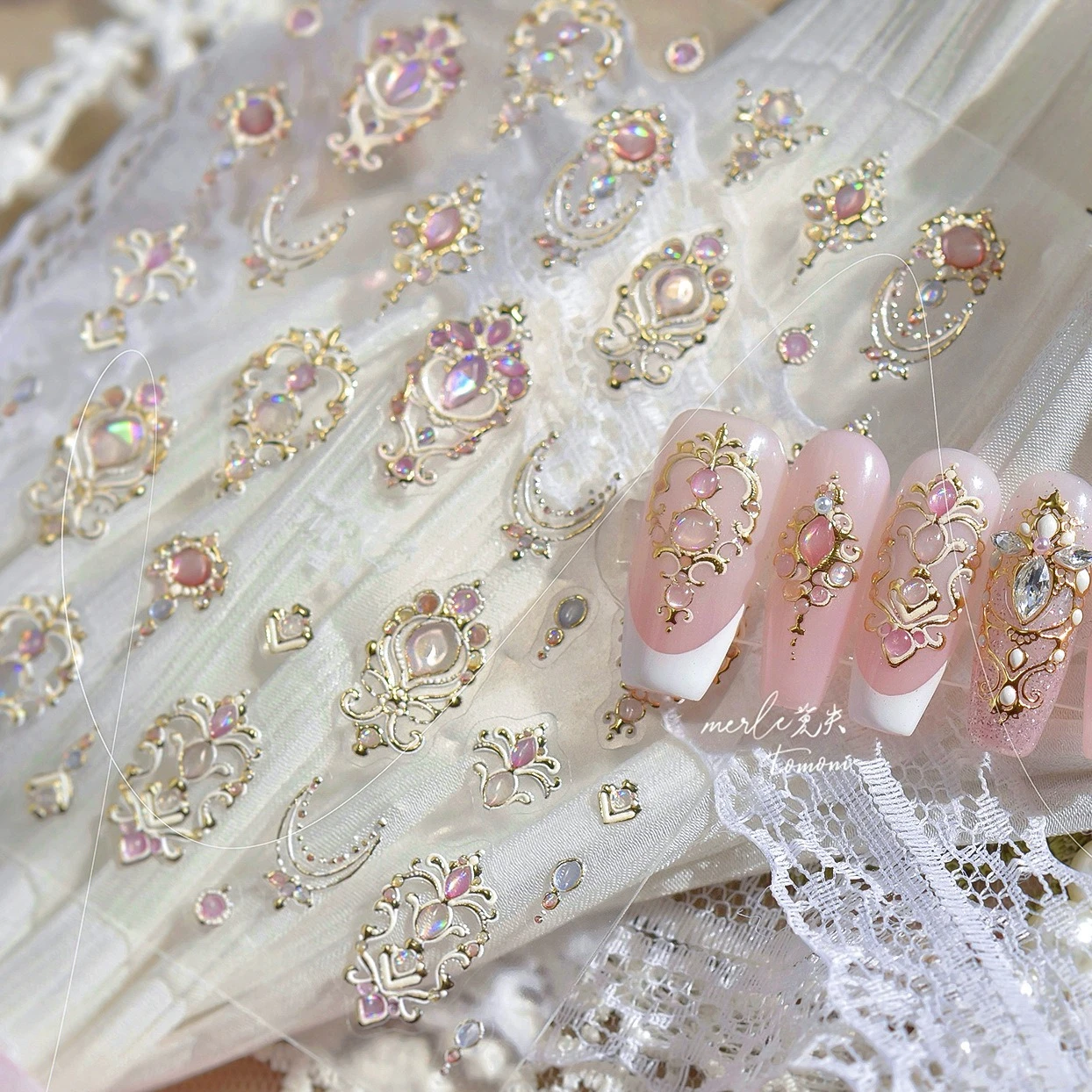 Elegante collana di pietre preziose nobili Modello delicato Cornice per foto retrò Cuore Fiore Adesivi autoadesivi per nail art Decalcomanie per manicure