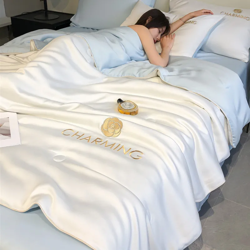 Class A Cool Comfortable Moisture Absorbent Breathable Quilted Embroidered Real Silk Summer Air Conditioned Quilt 4 Pcs Set