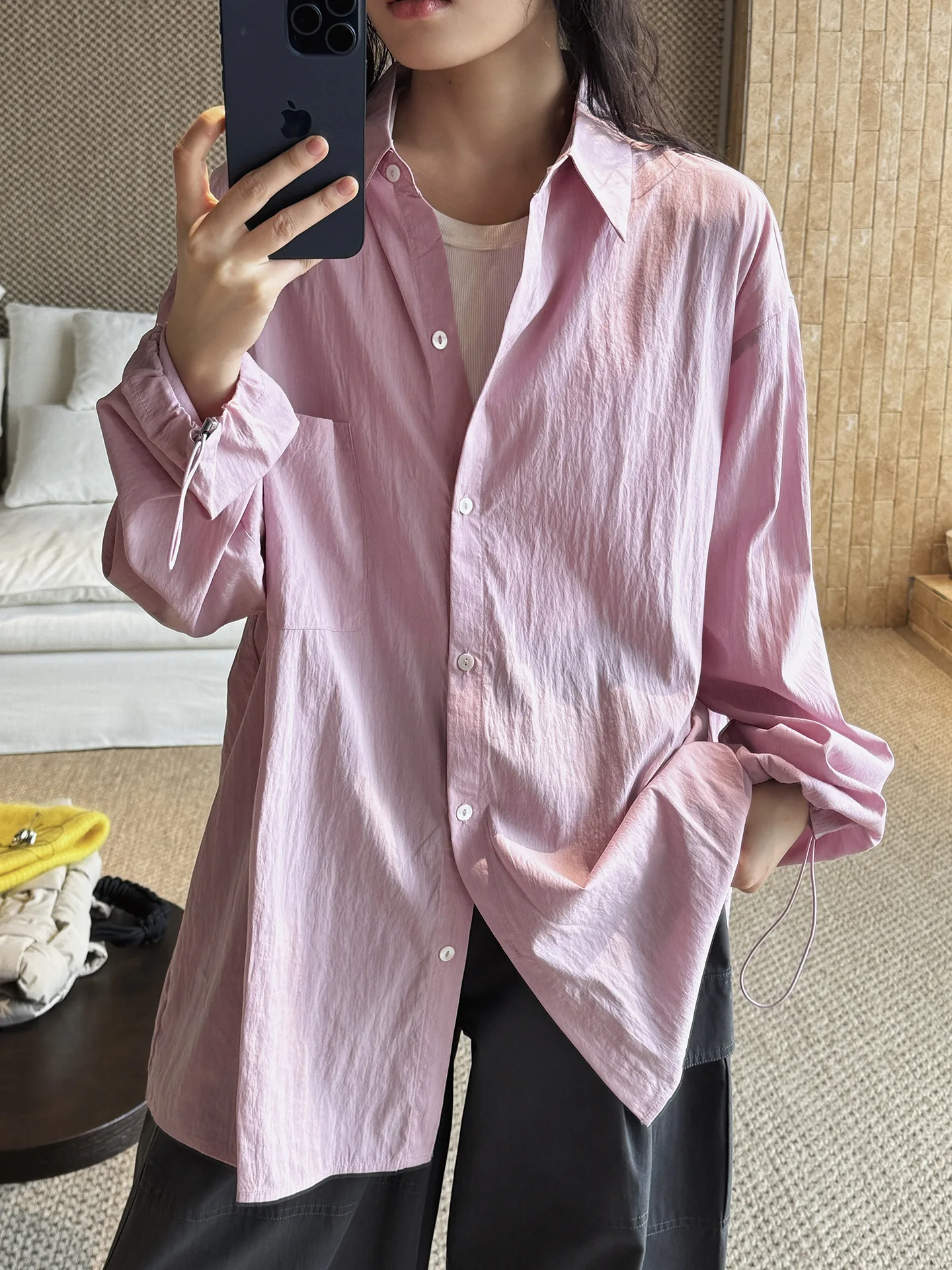 Einfaches und modisches Langarmshirt mit Revers und Kordelzug für den Vorfrühling, lockerer Silhouette und bequemem Oberteil für Damen