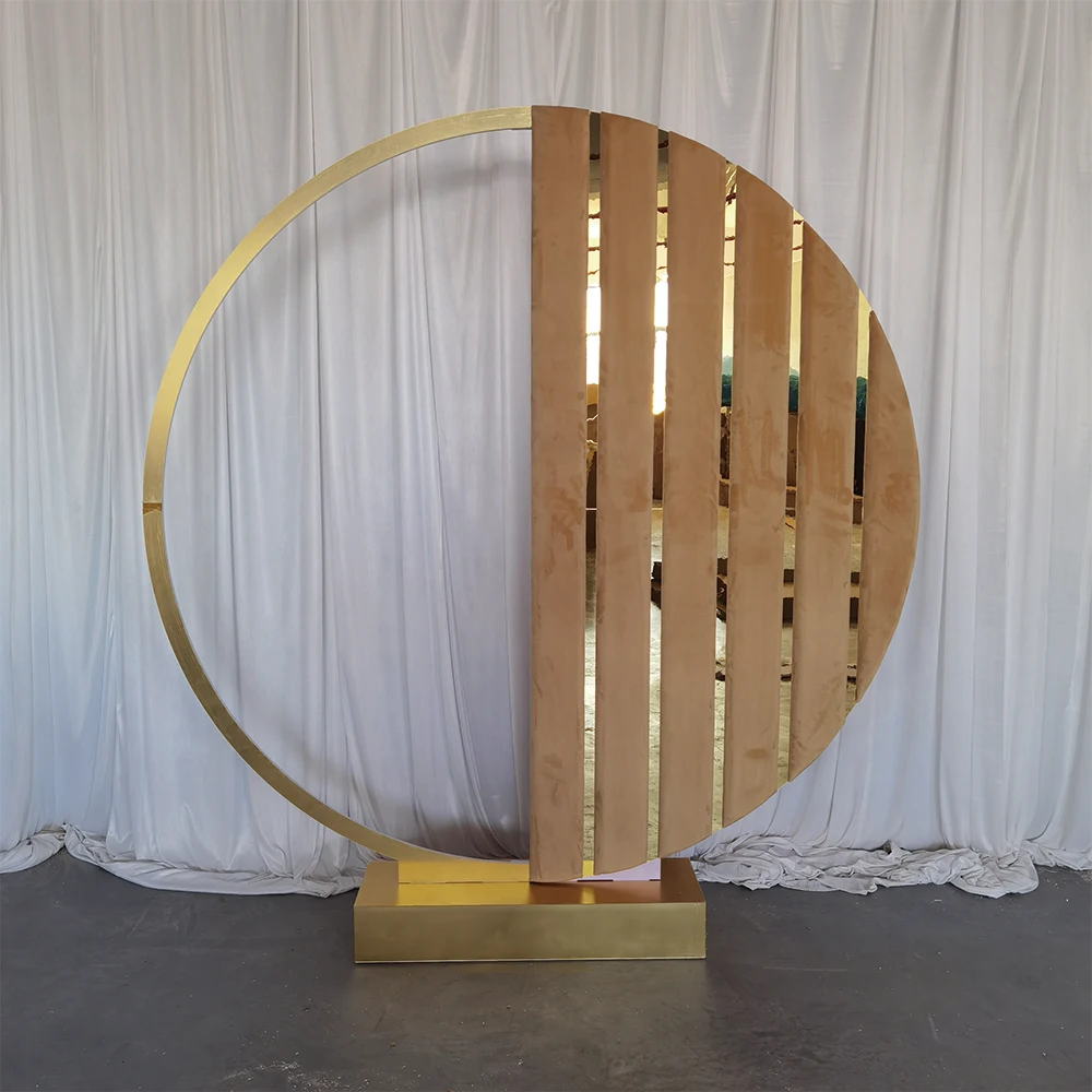 Wholesale cheaper circle design new popular in 2022 event gold wedding backdrop design