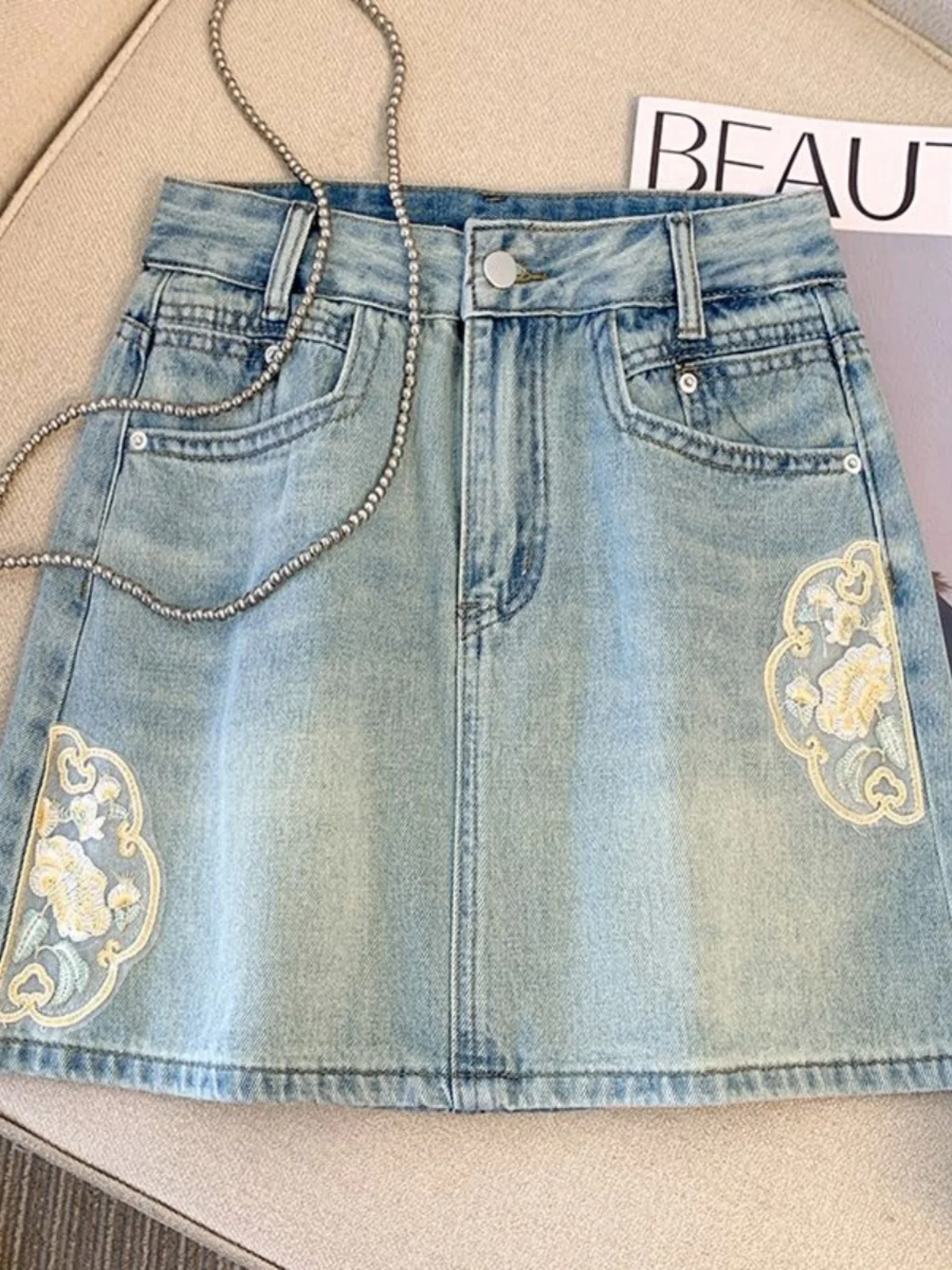 

Джинсовая юбка с вышивкой и высокой талией, женская, А-силуэт, ретро, облегающая, короткая, летняя, новинка 2024, в китайском стиле