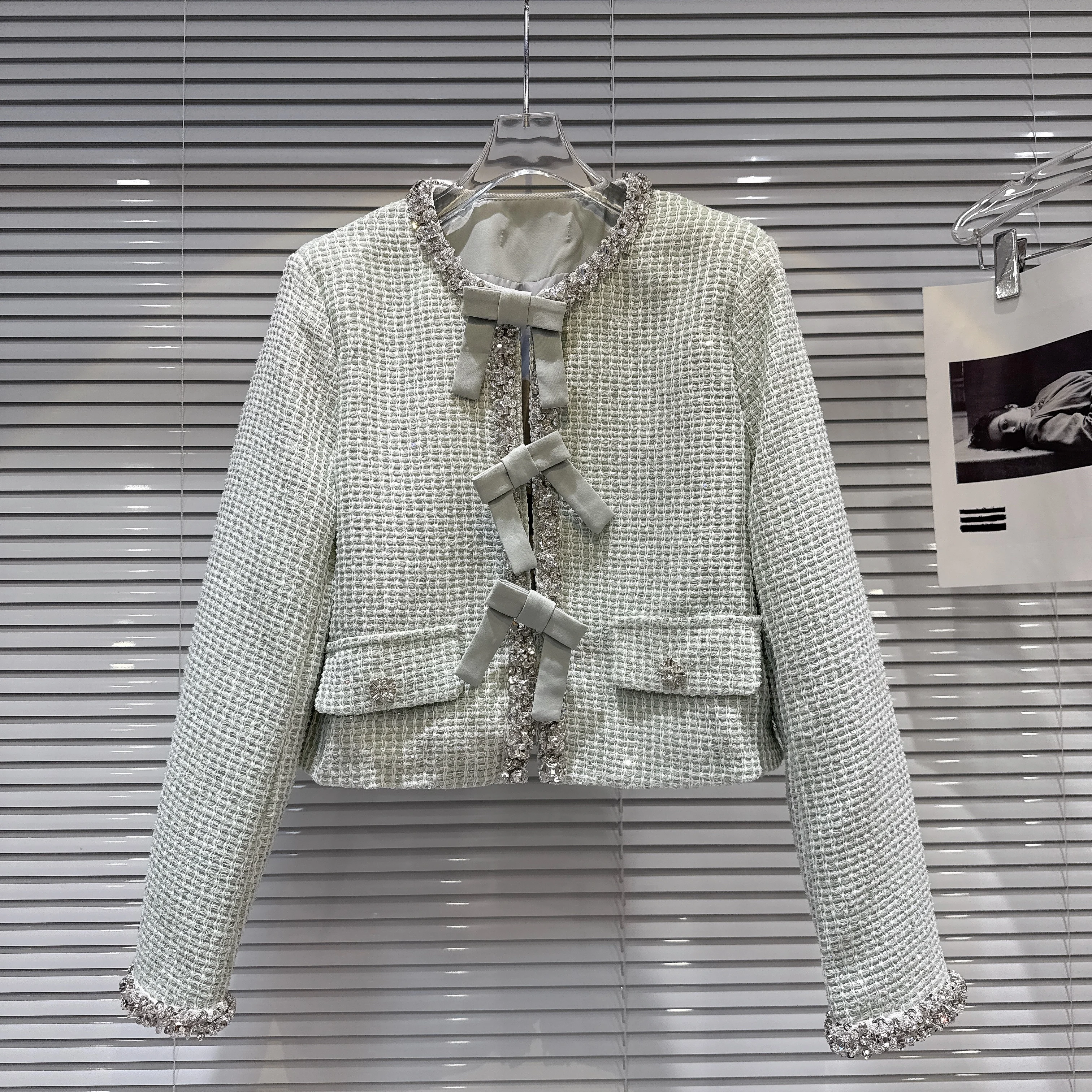 

Gagarich элегантное пальто, осень 2023, новая французская маленькая пряная шерстяная короткая куртка в клетку с ромбовидными бусинами и бантом, топ