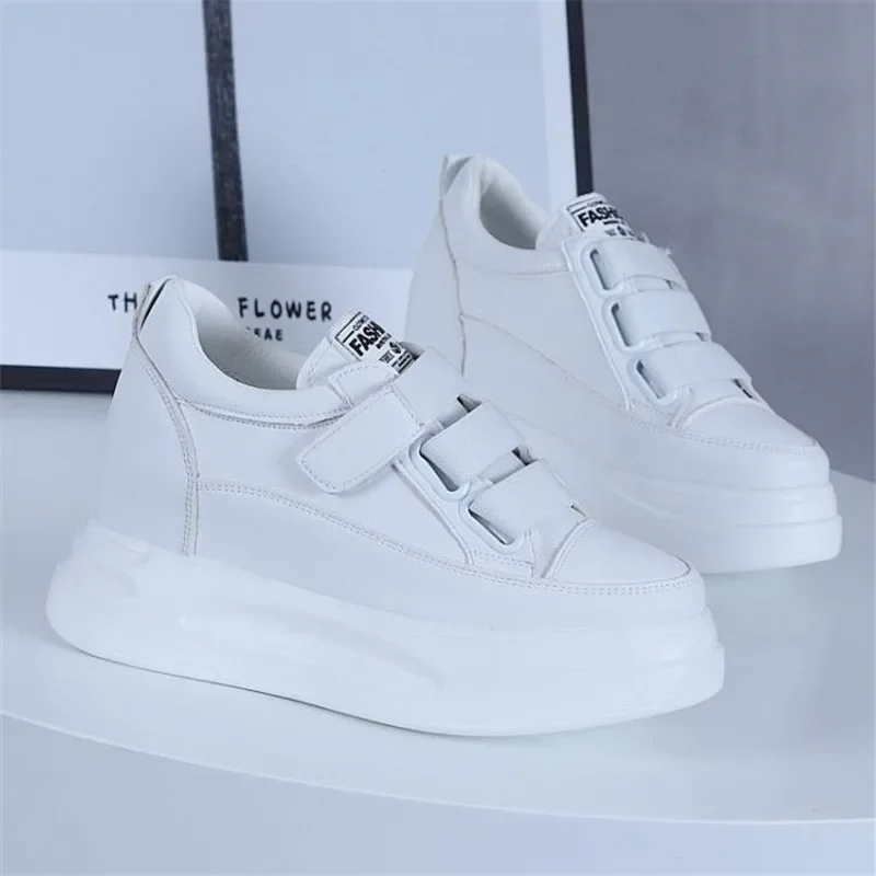 Sepatu kets 2024 tersembunyi 8cm wanita, sepatu sneaker wanita nyaman Platform Wedge musim gugur musim dingin