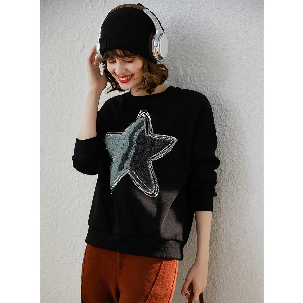 LOUIS YAO New Three Dimensional Embroidered Women's Sweatshirts 2025 Winter Long Sleeve Hoodie Collection with Thick Velvet Top