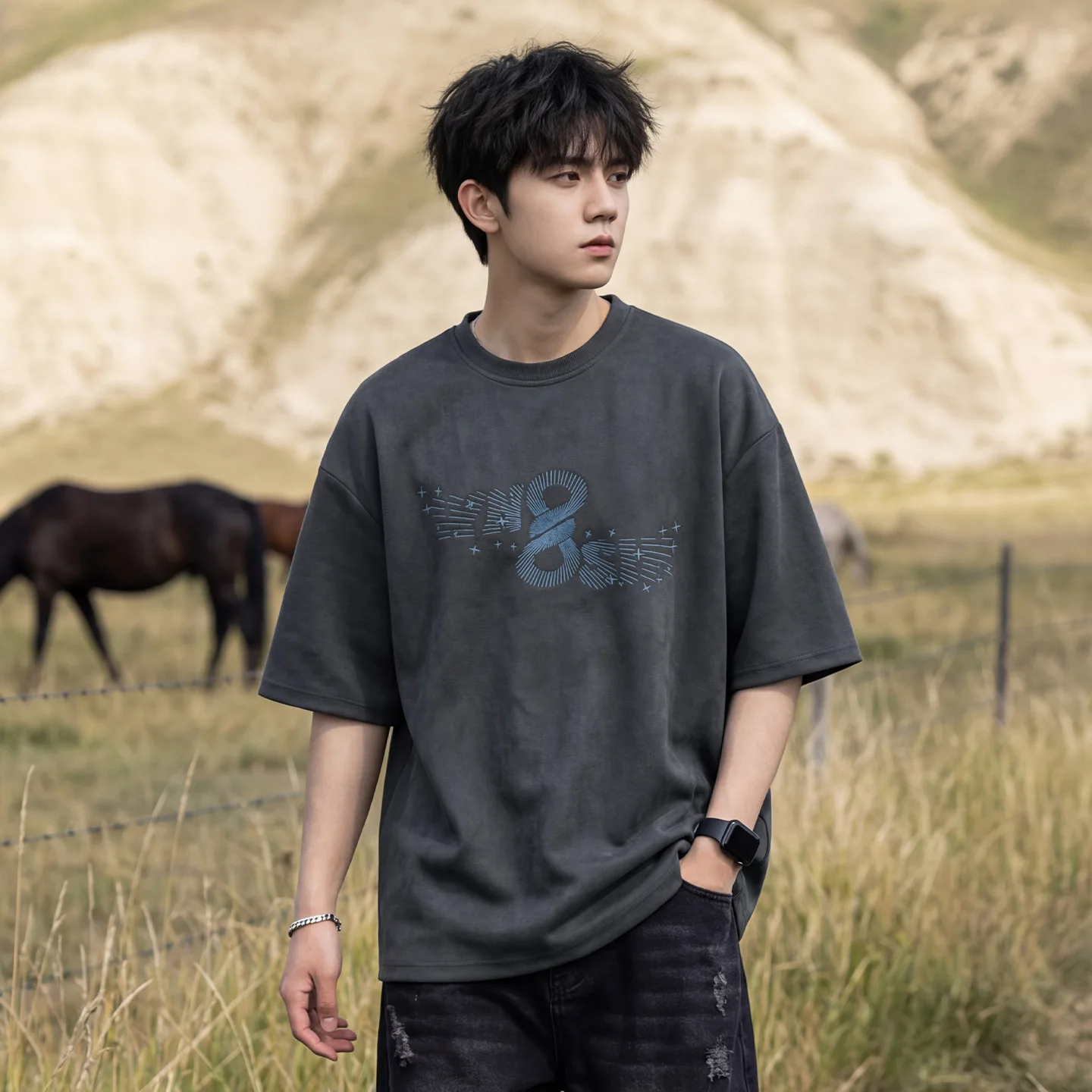 

Мужская футболка TFETTERS 2026 летняя в американском стиле из искусственной замши с принтом, контрастными цветами, свободного кроя, повседневная, для пар, с коротким рукавом