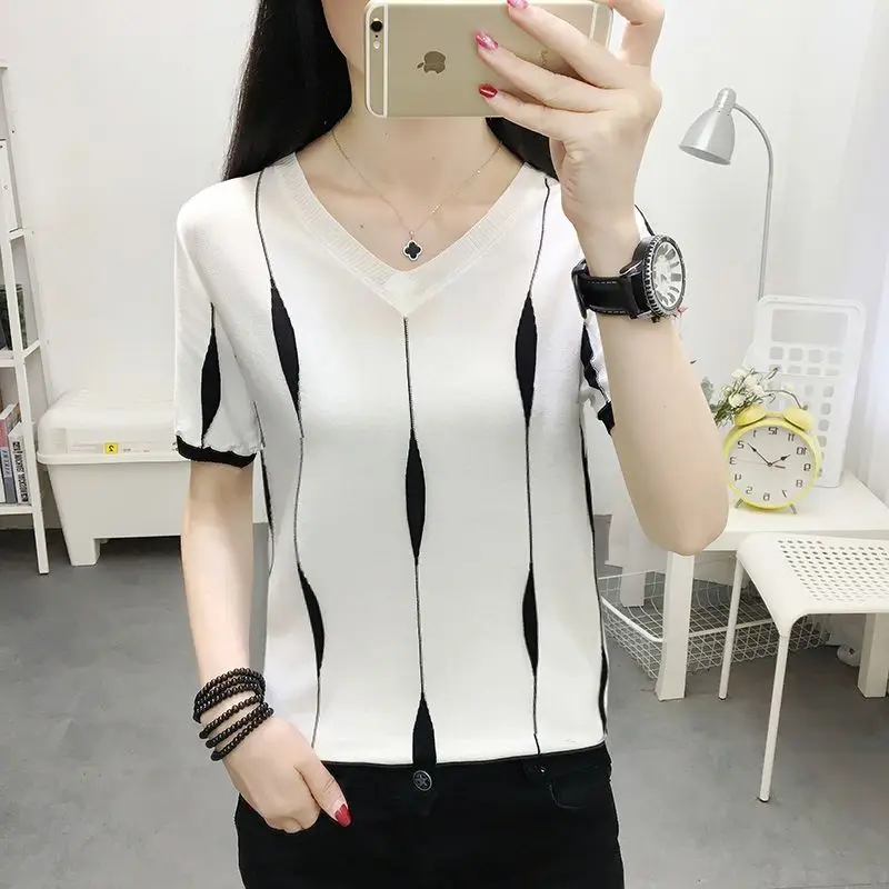 Short Sleeved T-shirt Women's Korean Loose Summer Color Blocked Top Thin V-neck Knitted Top