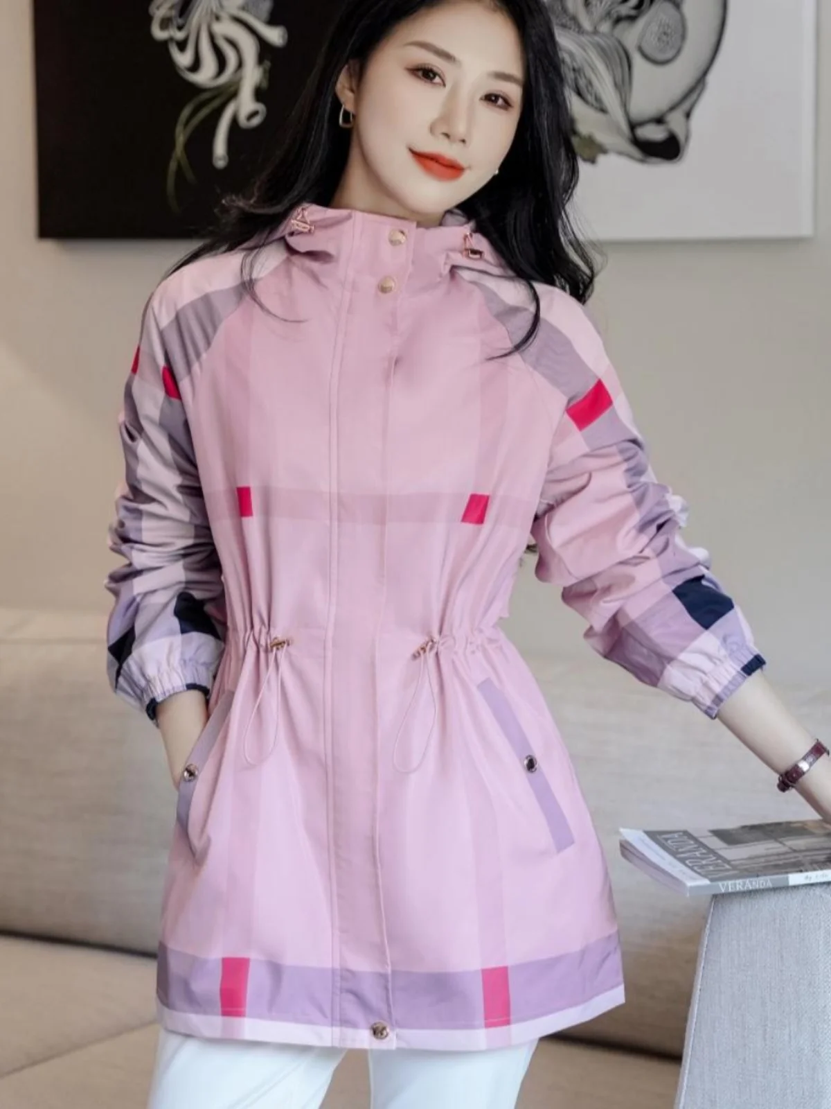 

Ветровка Briti Sle в клетку средней длины, весенняя, для города, свободного кроя, с длинными рукавами, на молнии, с капюшоном