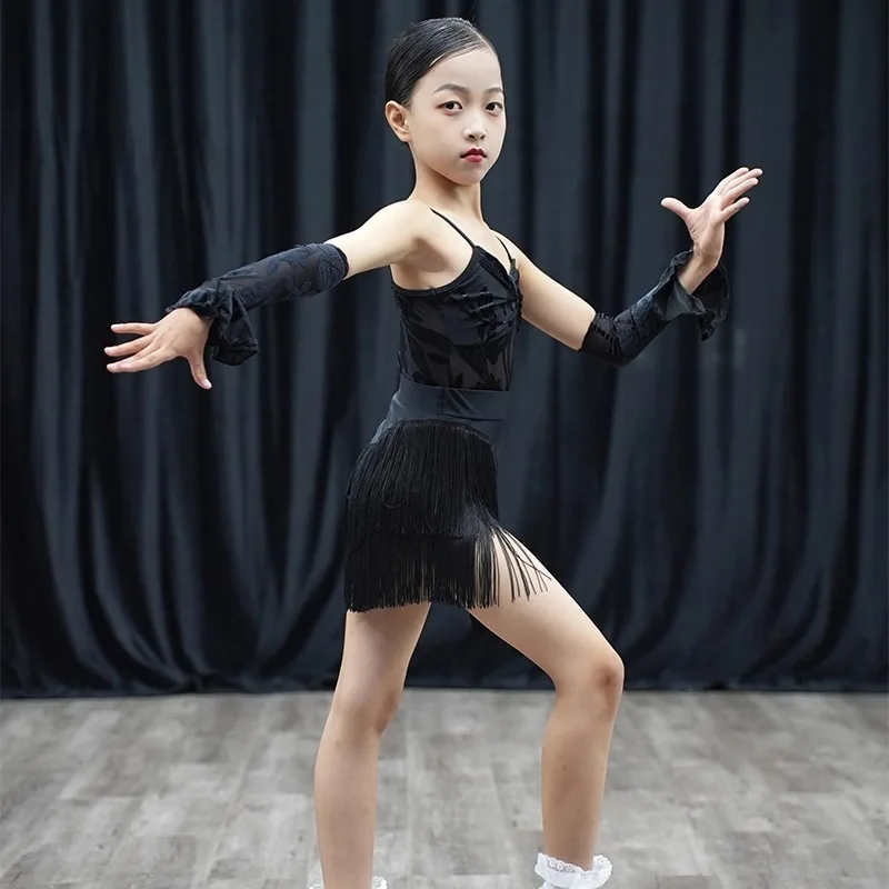 Maßgeschneidertes lateinamerikanisches Tanzkleid für Mädchen, professionelles Performance-Kostüm, Hosenträger, Quastenrock, Übungskleidung, rotes Set für Kinder