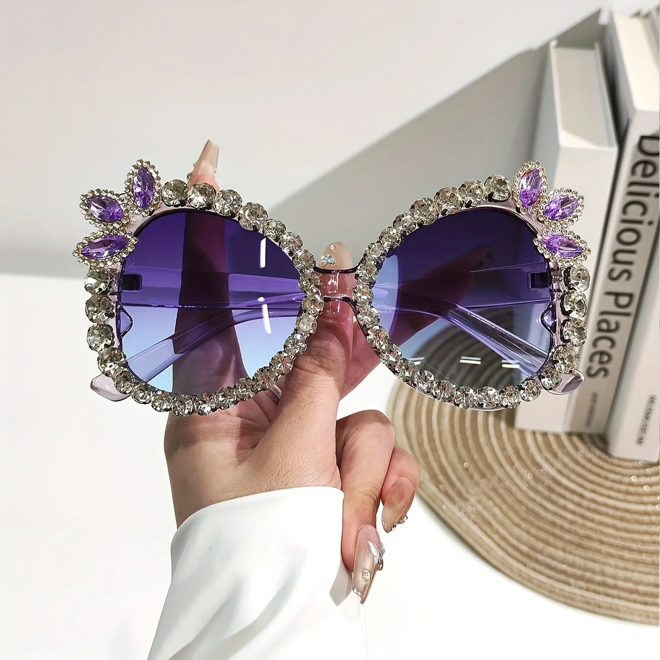 

Women's fashion Y2K glasses, luxury rhinestone-wrapped retro floral party vacation fashion glasses