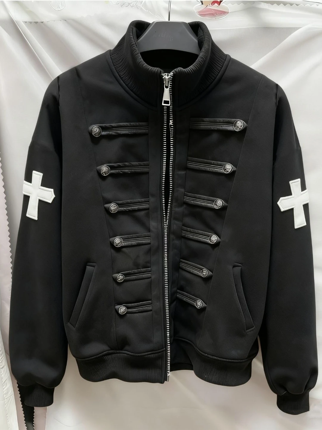 Retro Court Style Cross Emblem Jacket Knight-Inspired Buttoned Stand Collar Sweatshirt Coat Niche Fitted Shoulder Y2K Outerwear