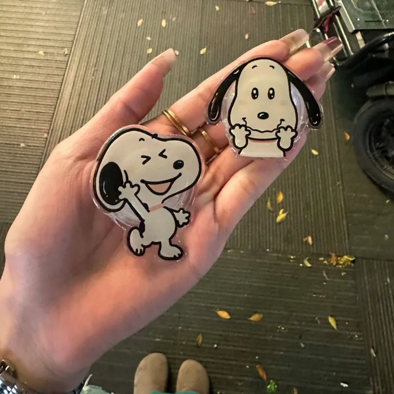 Snoopy Korean girl mobile phone holder retractable adhesive free hands free lazy people chasing drama air cushion desktop holder