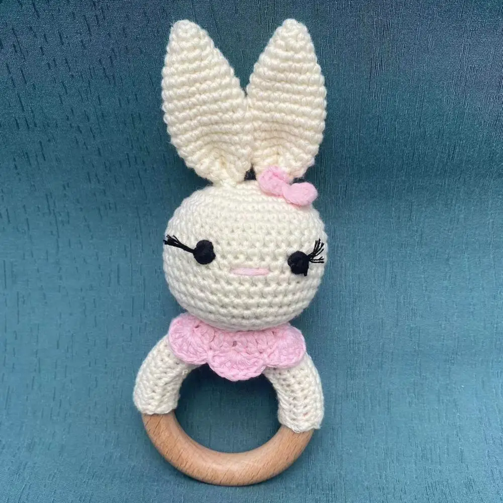 Hochet en crochet avec manche en bois pour bébé garçon et fille, jouet mignon de dessin animé avec du beurre