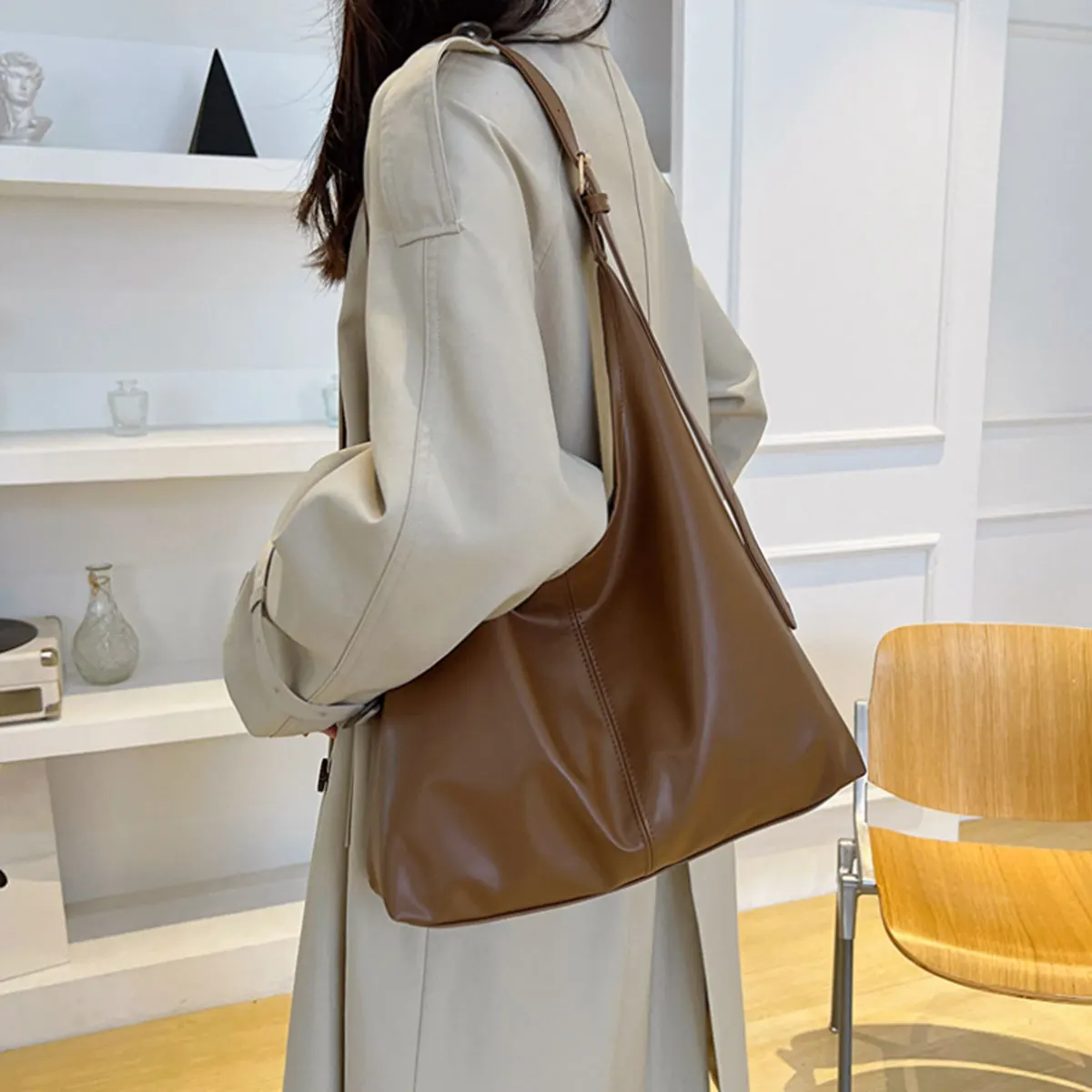 Light Brown Women's Trendy Winter Single-Shoulder Bag, Large-Capacity, High-Quality and Fashionable Solid-Color Pu New Tote Bag