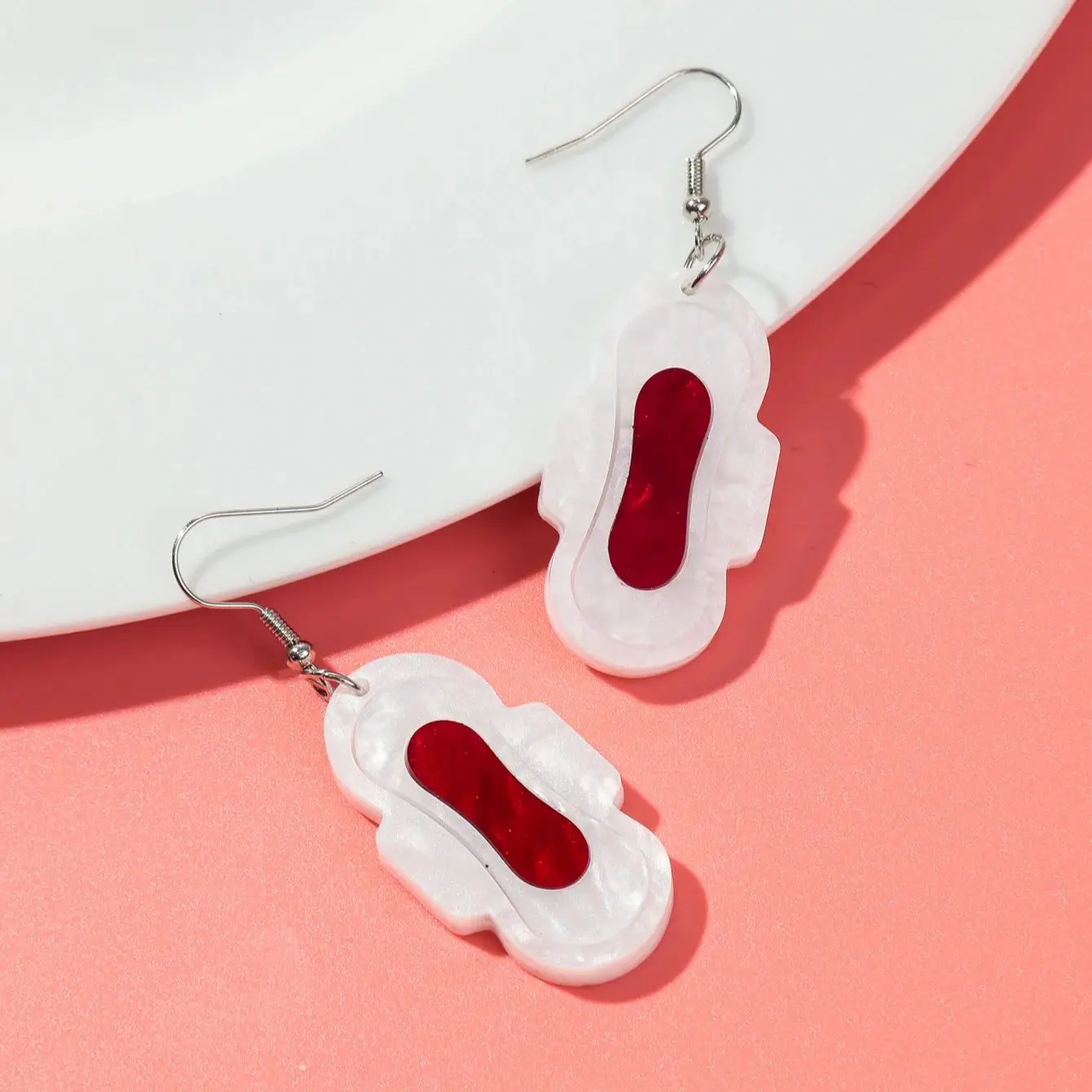 Funny Acrylic White Tampon Earring for Women Abstract Sanitary Towel Drop Earrings 2024 Trend Jewelry