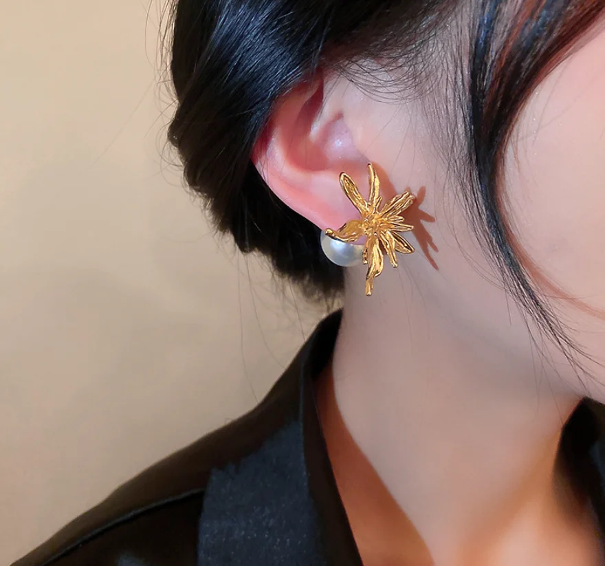 2022 new trend S925 silver needle alloy Pearl Flower retro simple Earrings for women Fashion Jewelry