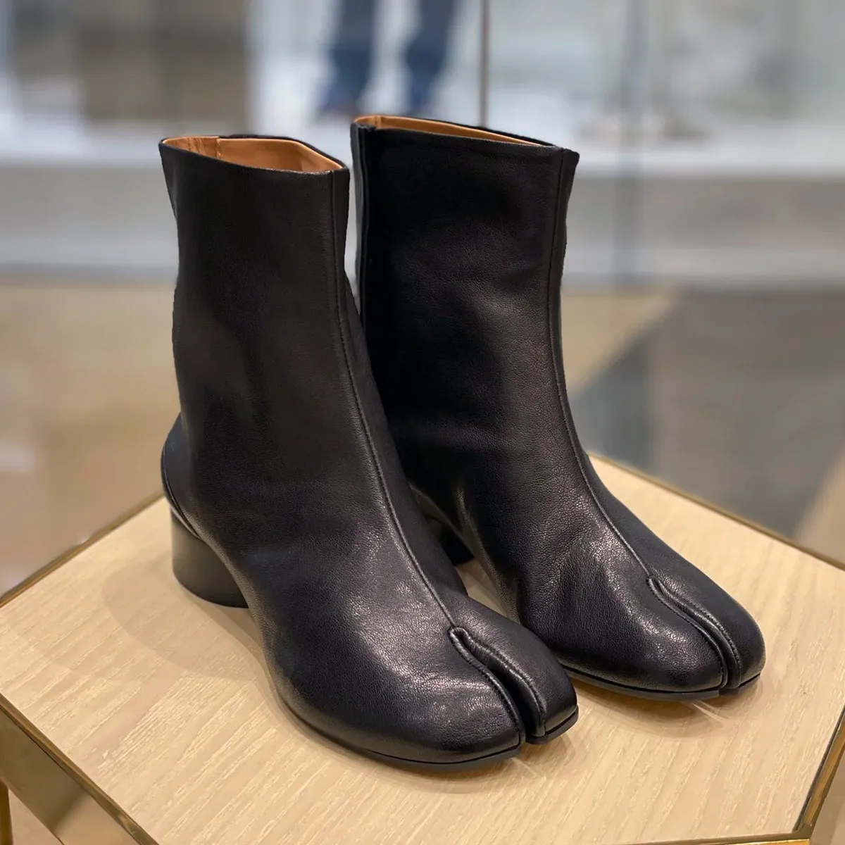 

Split Toe Tabi Shoes High Top Leather Chelsea Boots Fashion Round Toe Chunky Short Boots Women's Thick Soled Shoes