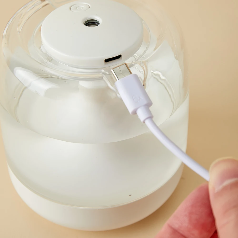 Portable Humidifier USB Desktop Indoor Air Atomization Humidifier Household Mute Large Spray Humidifier 650ML