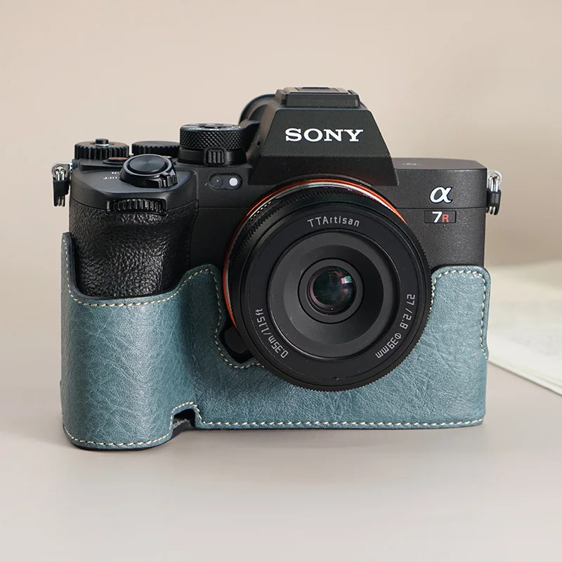 Piastra base per mezza custodia per fotocamera per Sony A7RV A7MIV A7R5 A7M4 Mark IV Custodia protettiva per fotocamera Tracolla 1/4 Borsa per viti