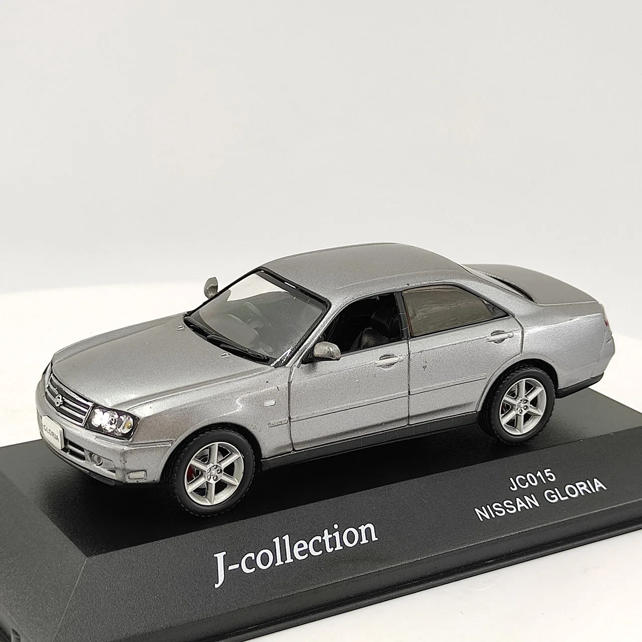 

Дефект поверхности краски JC, масштаб 1:43, классическая модель автомобиля из серого сплава GLORIA