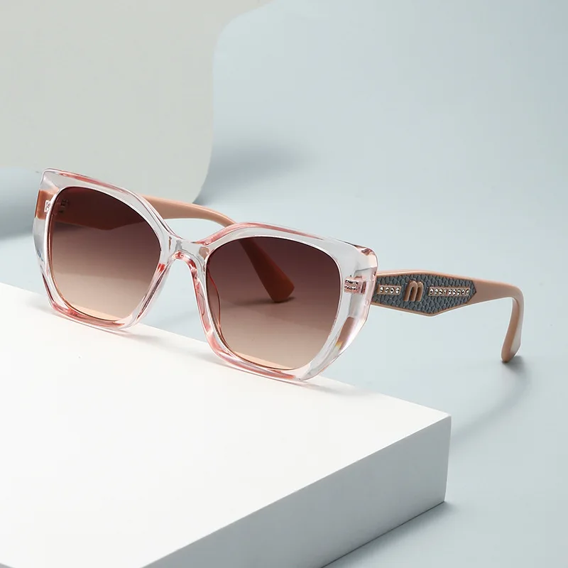 

Retro cat eye sunglasses 2025, UV400 vintage shades for women, small face and street style.