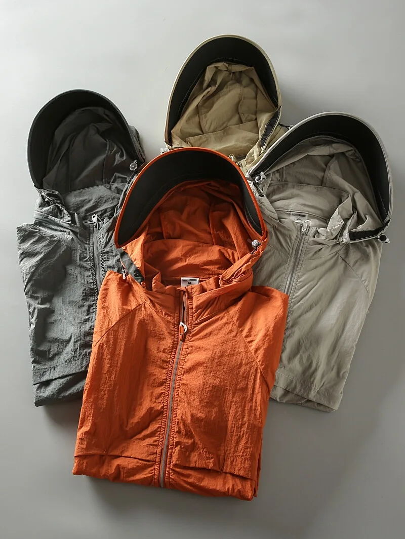 

Новая летняя мужская легкая куртка с капюшоном и съемным козырьком UPF50 для защиты от солнца, свободного кроя, с длинными рукавами