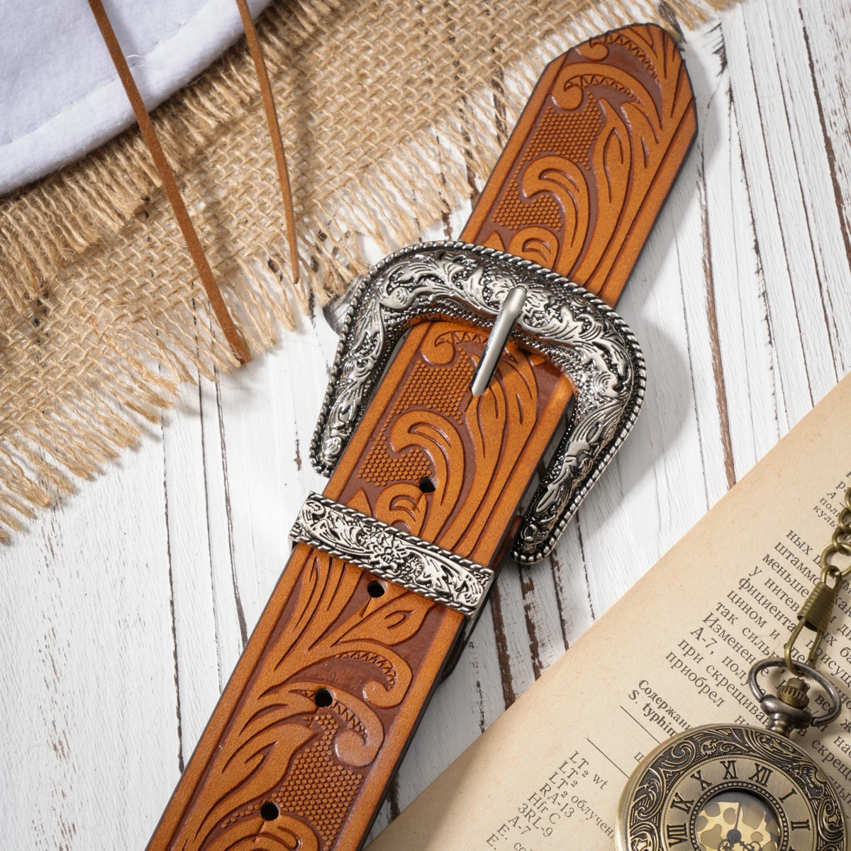 Ein lässiger, individueller und Retro-Gürtel, Kleidungsaccessoire im Western-Stil, Metallschnalle, PU-Gürtel, geeignet für Männer und Frauen. – Detail 6