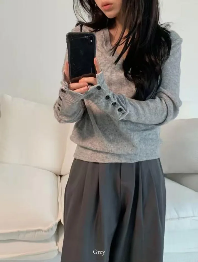 Autumn Casual Classics V Neck Button Blouse Sweaters Women New Simple Office Lady Pull Femme Pullover Korea Chic Pullover Y2k
