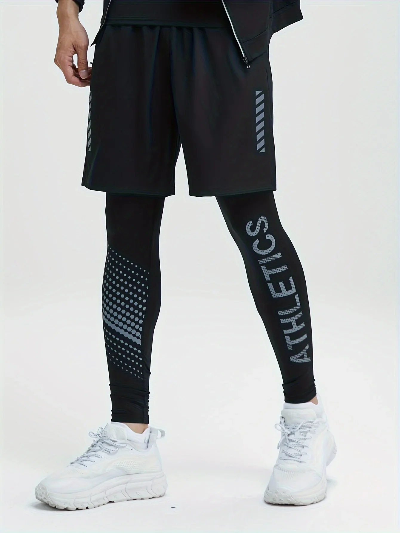 

Комплект спортивной одежды из двух предметов: состоящий из шорт и леггинсов, подходящий для повседневного использования и фитнес-тренировок.