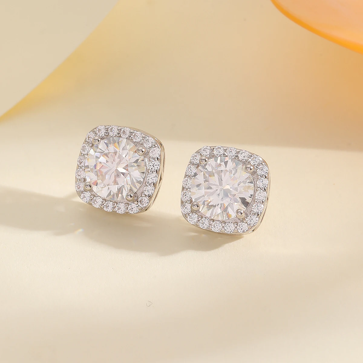 S925 Silver-Plated Moissanite Halo Stud Earrings – Elegant and Radiant Design, Perfect for Daily Wear and Special Occasions