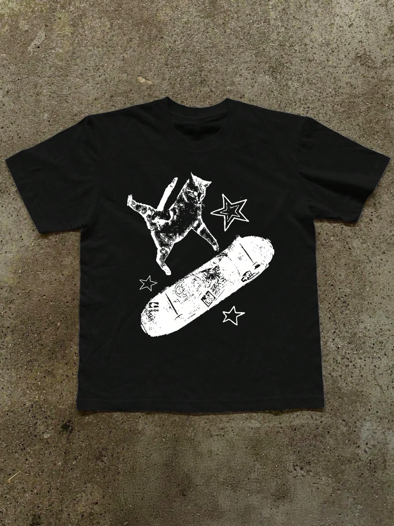 New Summer 2026 Collection: Printed T-shirts, '90s-inspired cropped tops, Y2K “grunge” style, and 2000s-inspired tops—unisex
