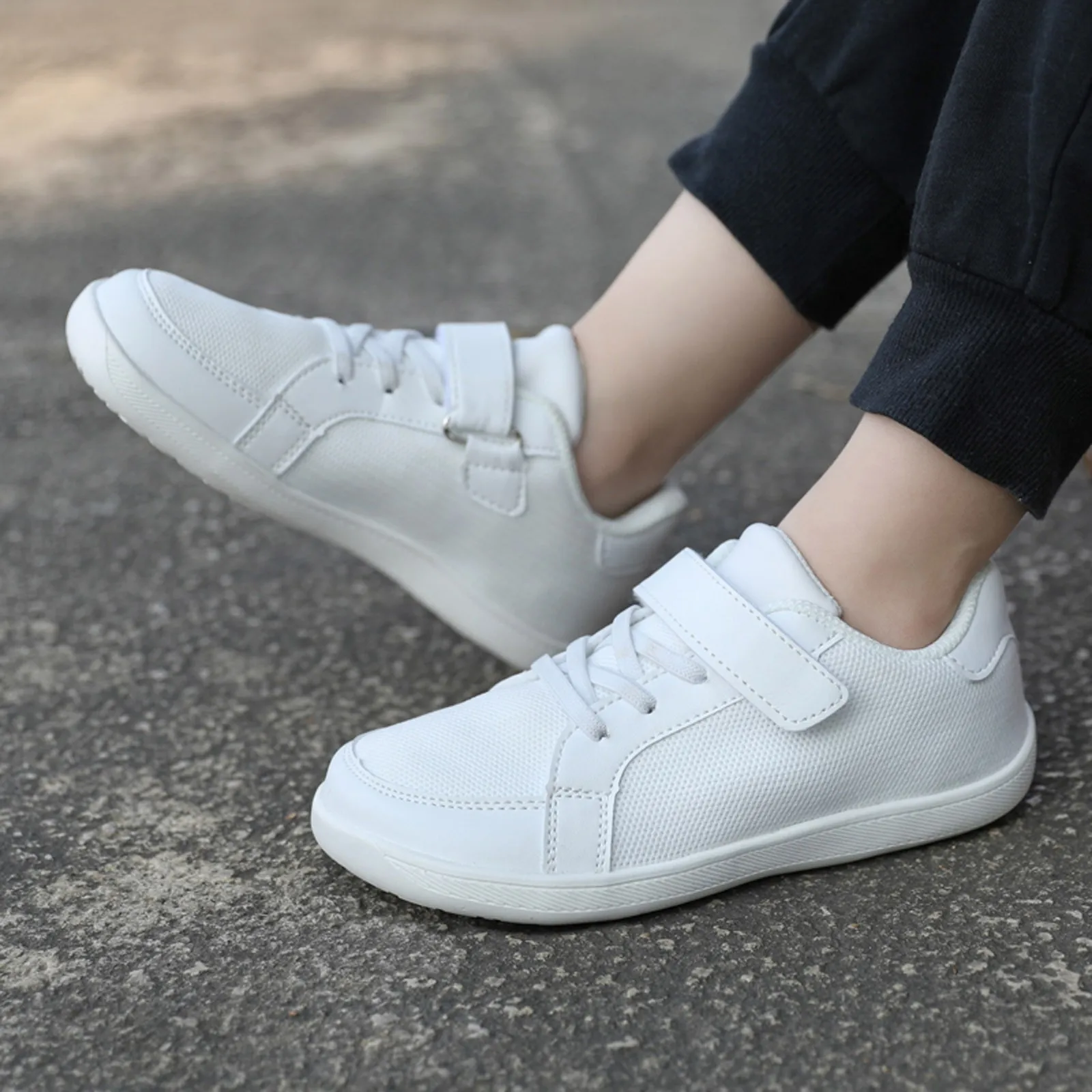 Sepatu tenis anak lelaki perempuan, sneaker lebar tanpa alas kaki ringan anti Slip