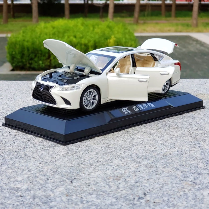 1:32 LEXUS LS500H Alloy Car Model Diecasts & Toy Vehicles Metal Car Model High Simulation Sound Light Collection Toy Gift F375