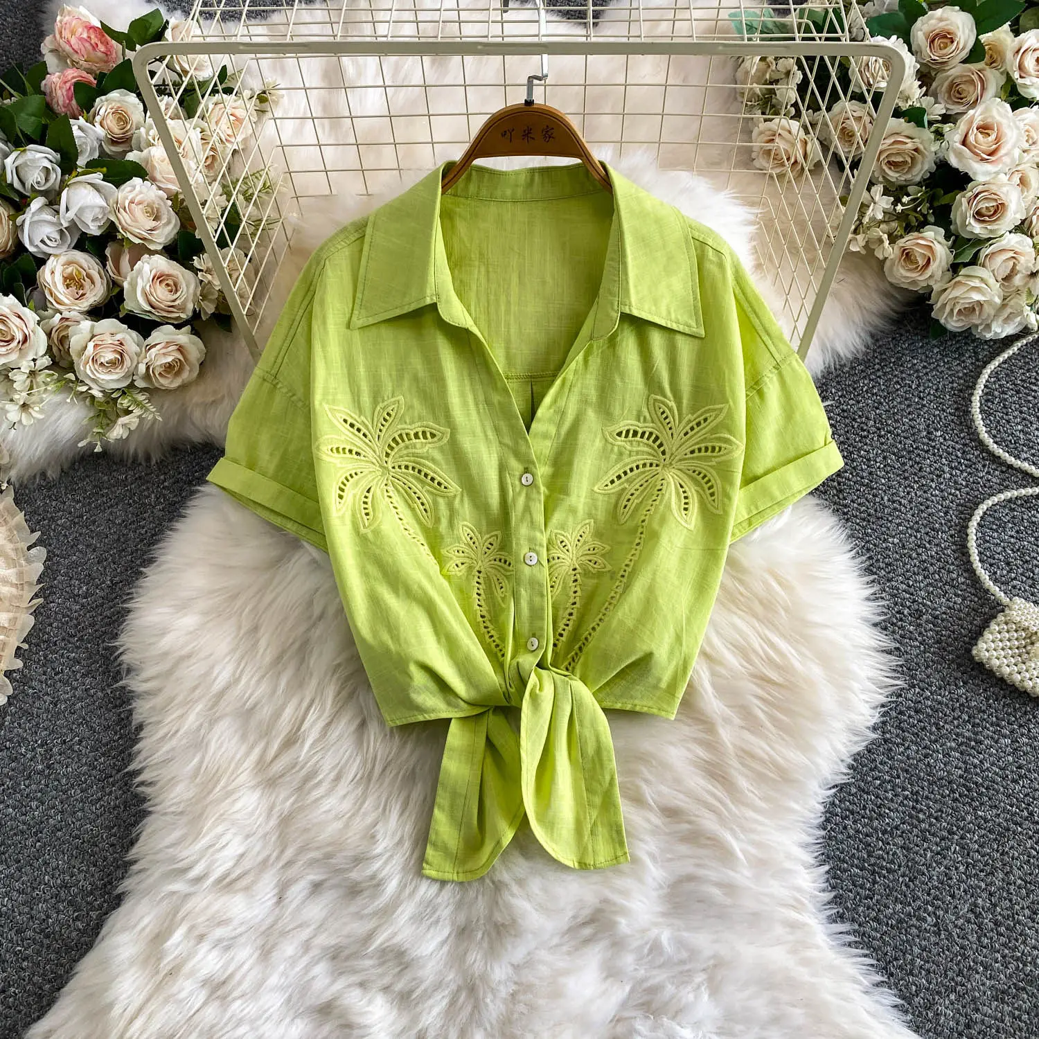 

Green Coconut Tree Embroidery Women's Cropped Shirt Lapel Short Sleeve Knotted Hem Casual Blouse Single Breasted Simple Tops