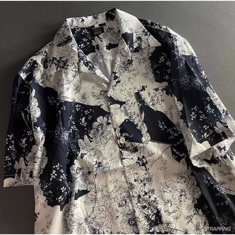 

Men's Black White Floral Print Lapel Short Sleeve Shirt Casual Loose Vintage Blouse
