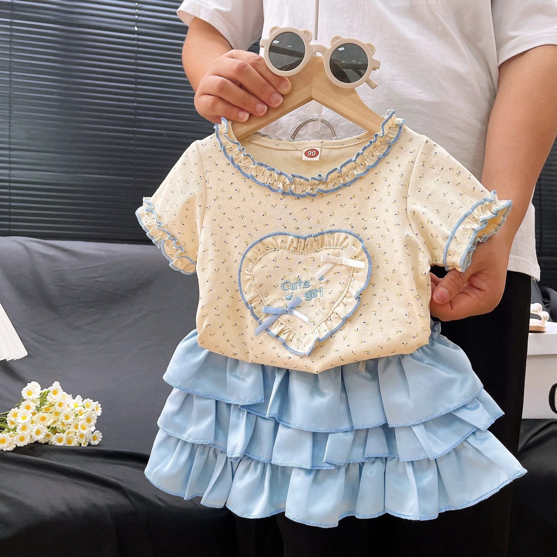 

Girls' summer new children's clothing 2025 girls' baby love little floral and two-piece Pengpeng cake skirt