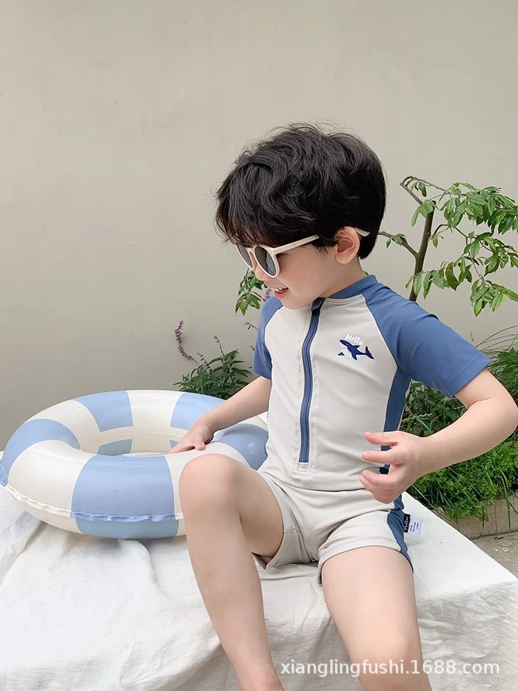 Costume da bagno per bambini intero a maniche corte estivo carino protezione solare ad asciugatura rapida Set per le vacanze al mare per bambini