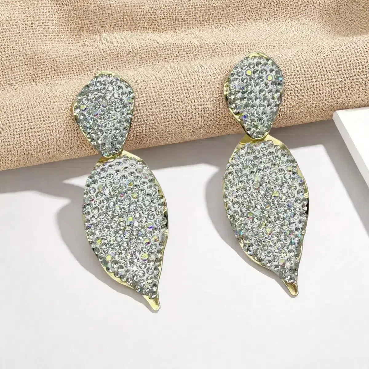 Vintage Leaf Plant Dangle Earrings Rhinestone Personality Earring All-match for Women Party Daily Chic Accessories Jewelry Gift