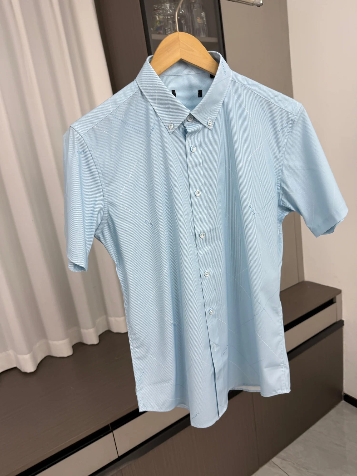 Men's Summer Thin Breathable Ice Silk Cool Feeling Short Sleeve Shirt Fashionable Casual Standard Fit Urban Style Daily Wear