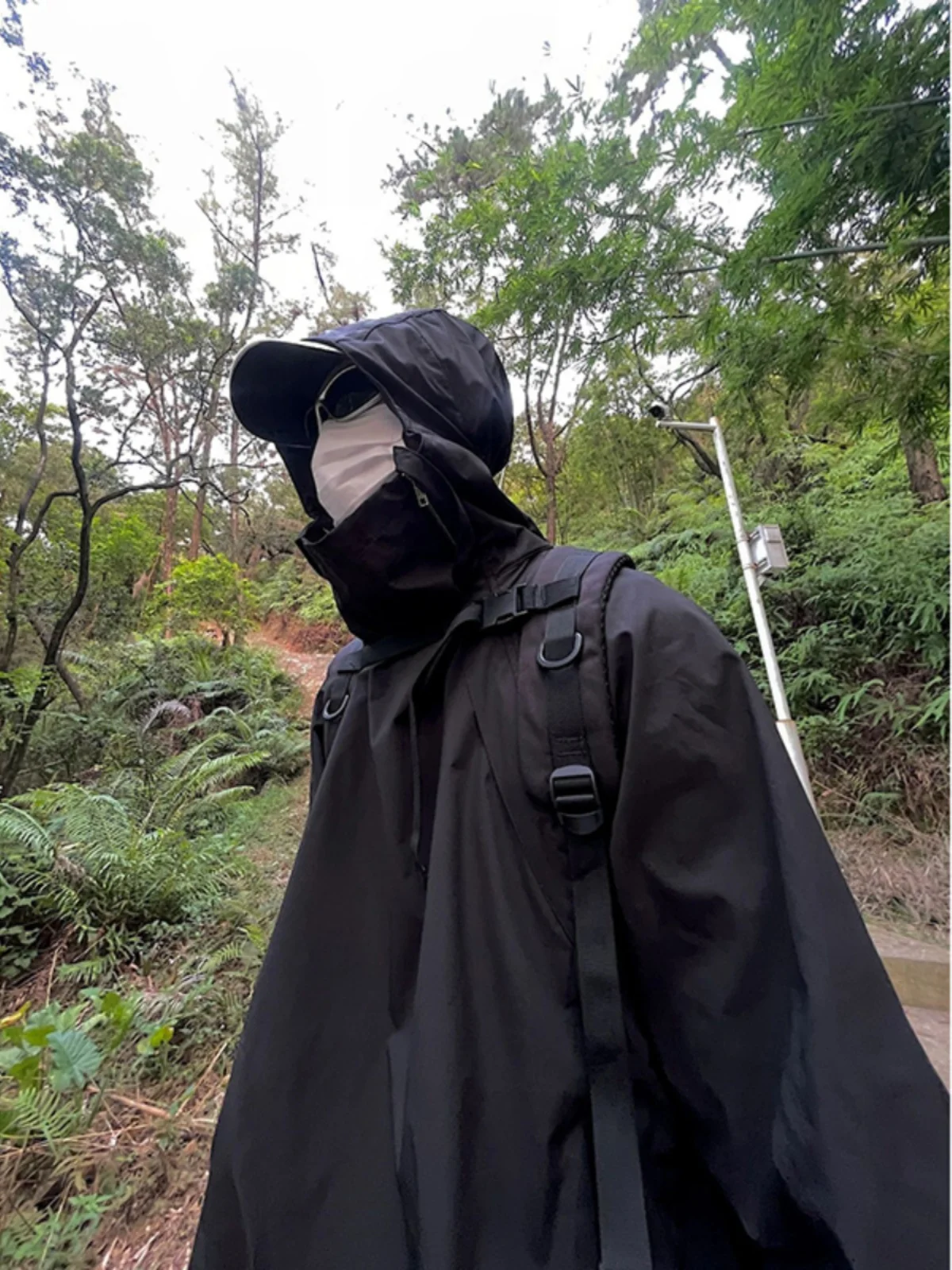 

Cleanfit Men's Hiphop Summer Jaet Waterproof Polyester Outdoor Climbing Coat with Hood Faionable Loose Fit Teenage Sle