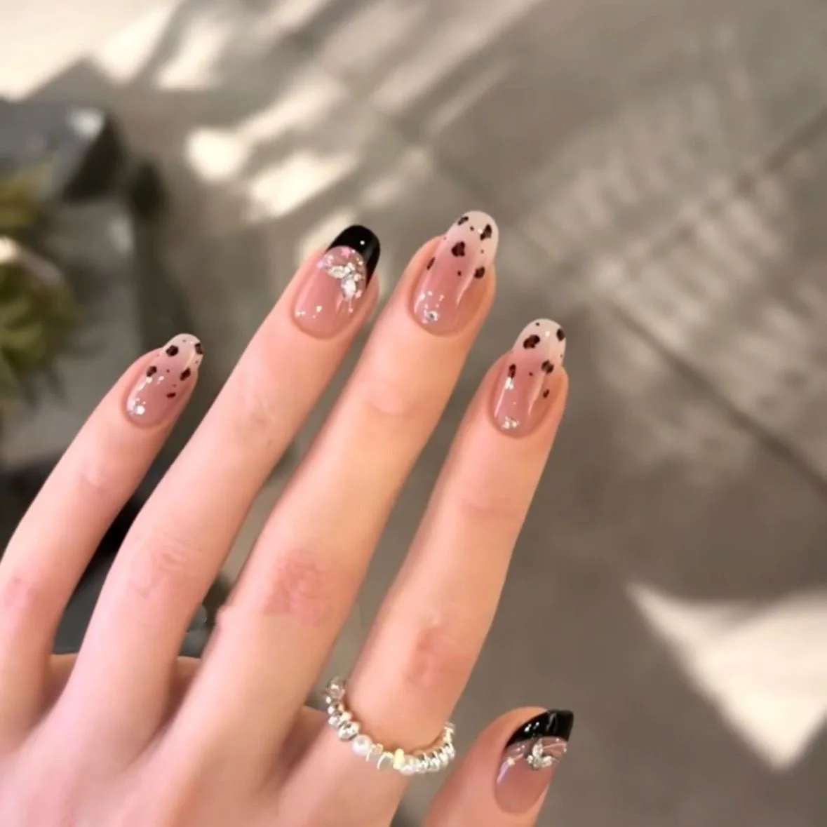 

10pcs Handmade French Short Press On Nail Black Leopard Print Glitter Rhinestone Design Fake Nails Wearable Nails Art Tip Girls