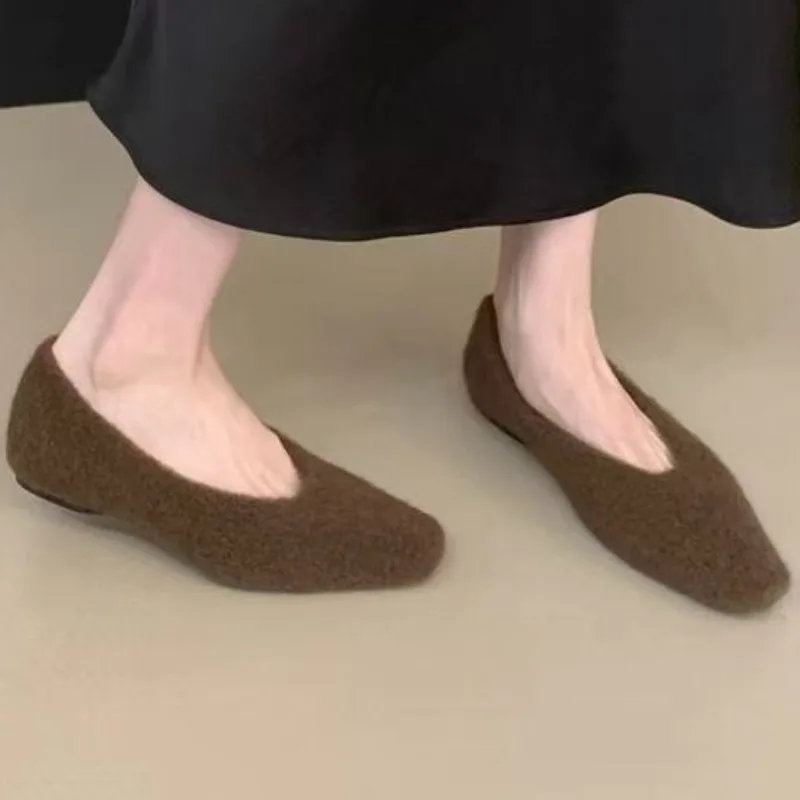 

Повседневные пригородные туфли на плоской подошве в стиле ретро, новинка весны 2025, плоские, нескользящие, спортивные, универсальные туфли с низким берцем с квадратным носком, большие размеры.