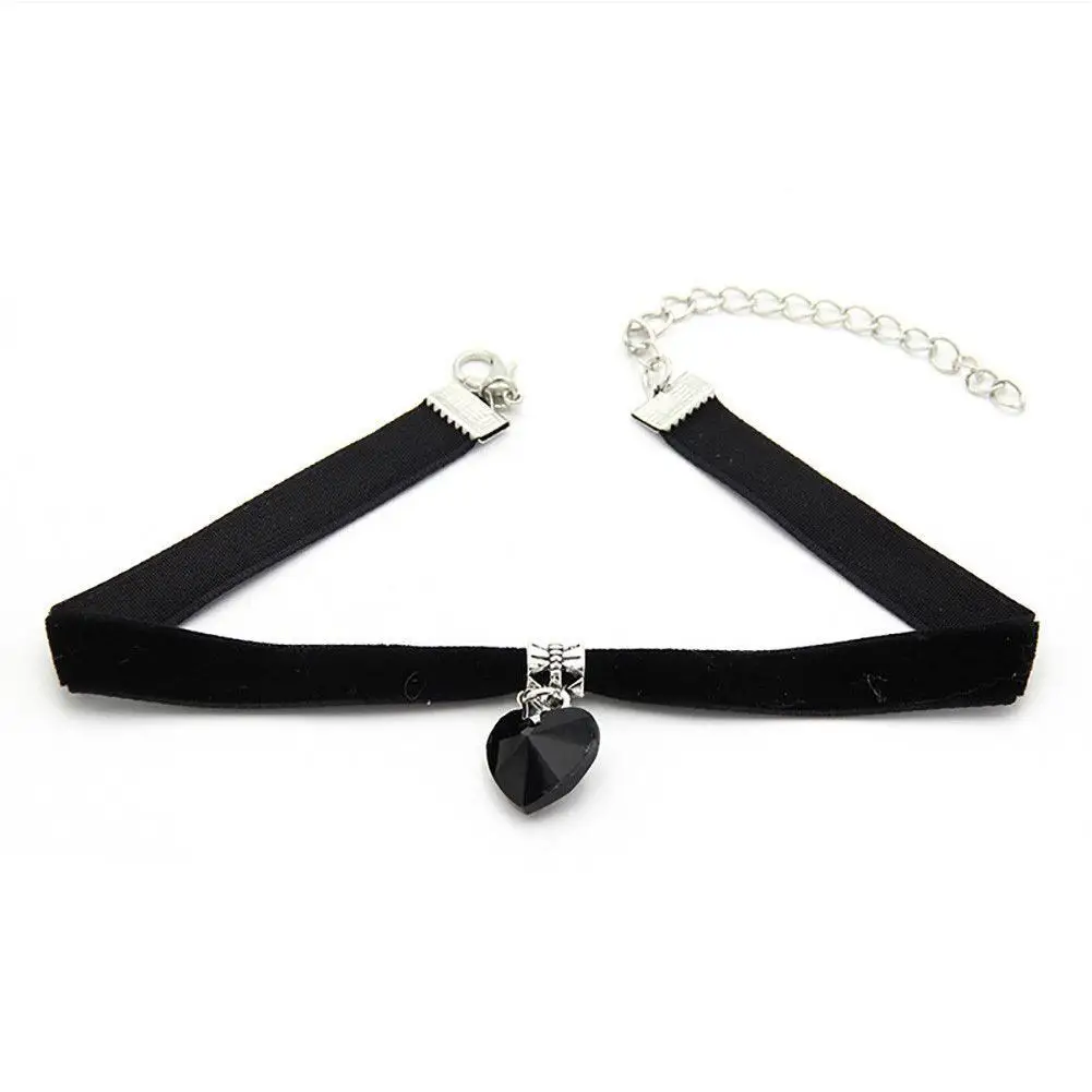 Retro Vintage Gothic Chocker Harajuku Love Heart Chokers Black Heart Pendant Goth Velvet Necklace Crystal Choker Q2T2